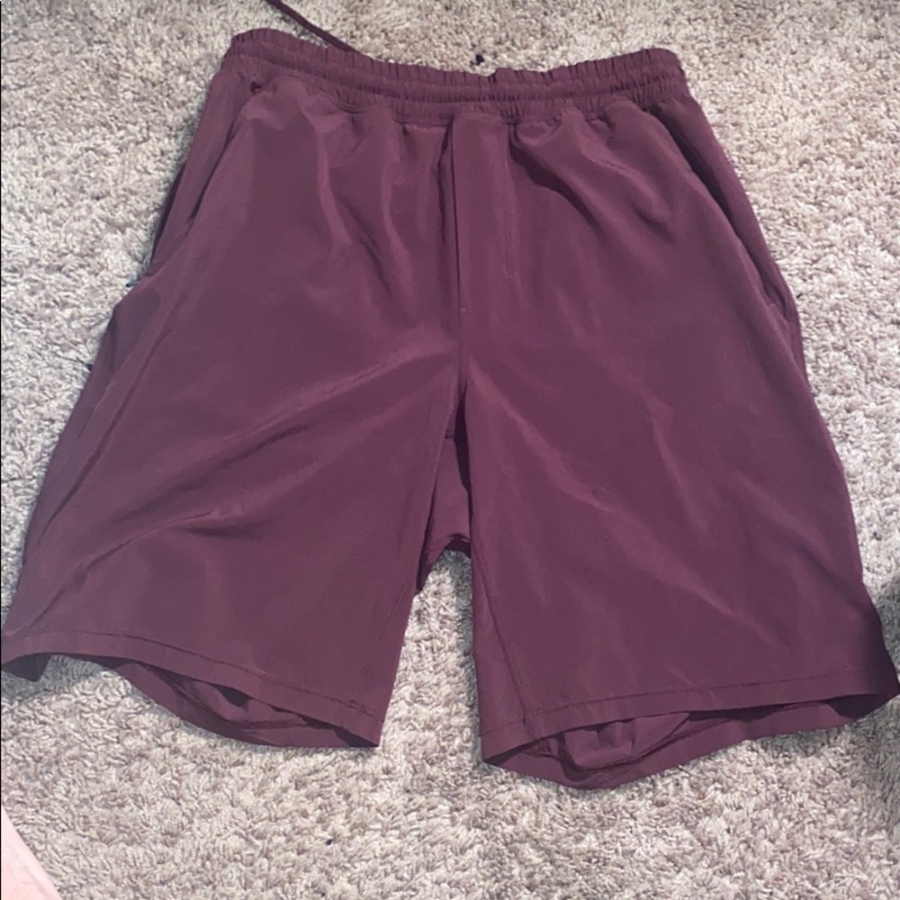Maroon lulu shorts size small
